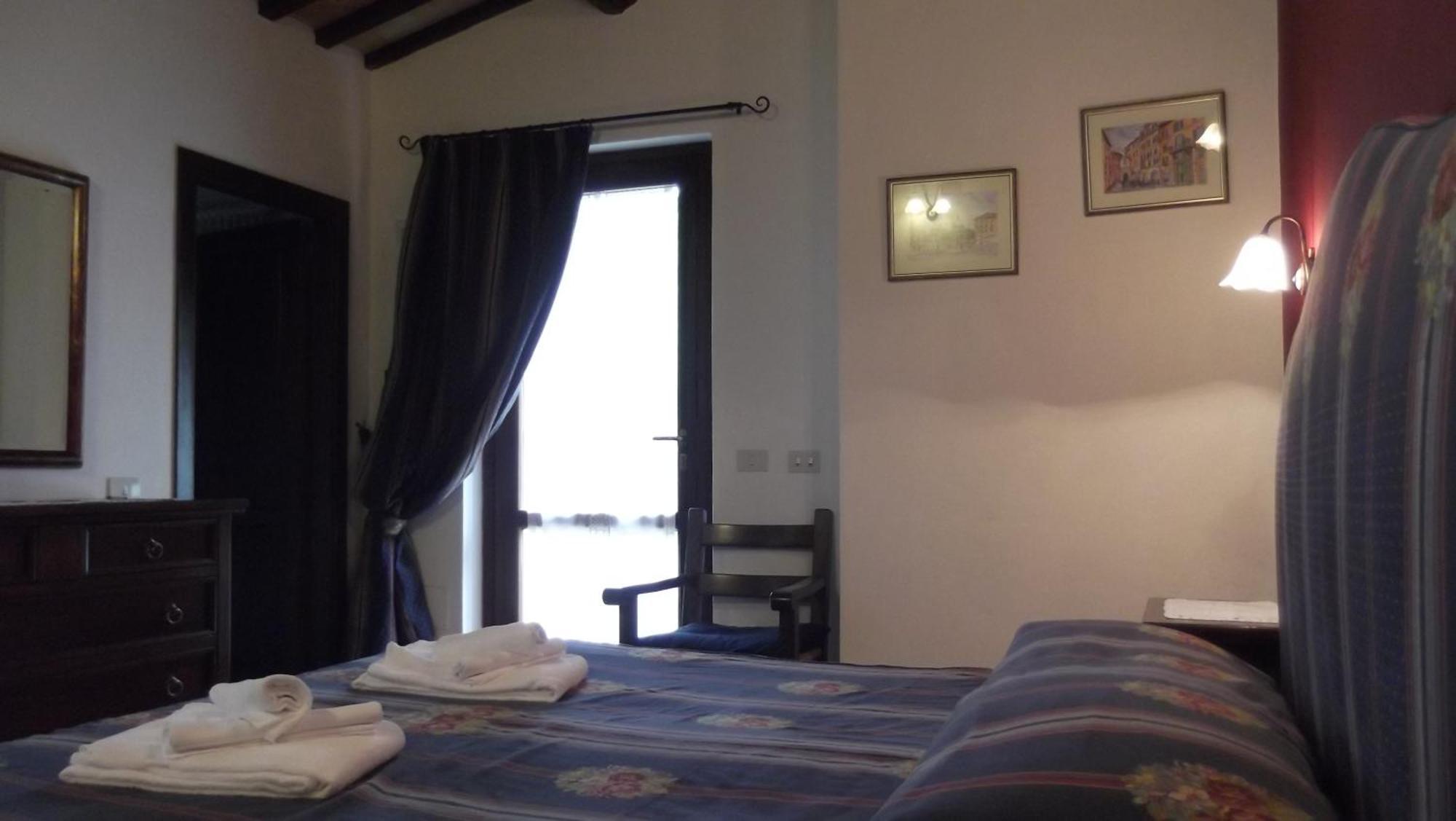Agriturismo Tre Querce Penna San Giovanni Ruang foto